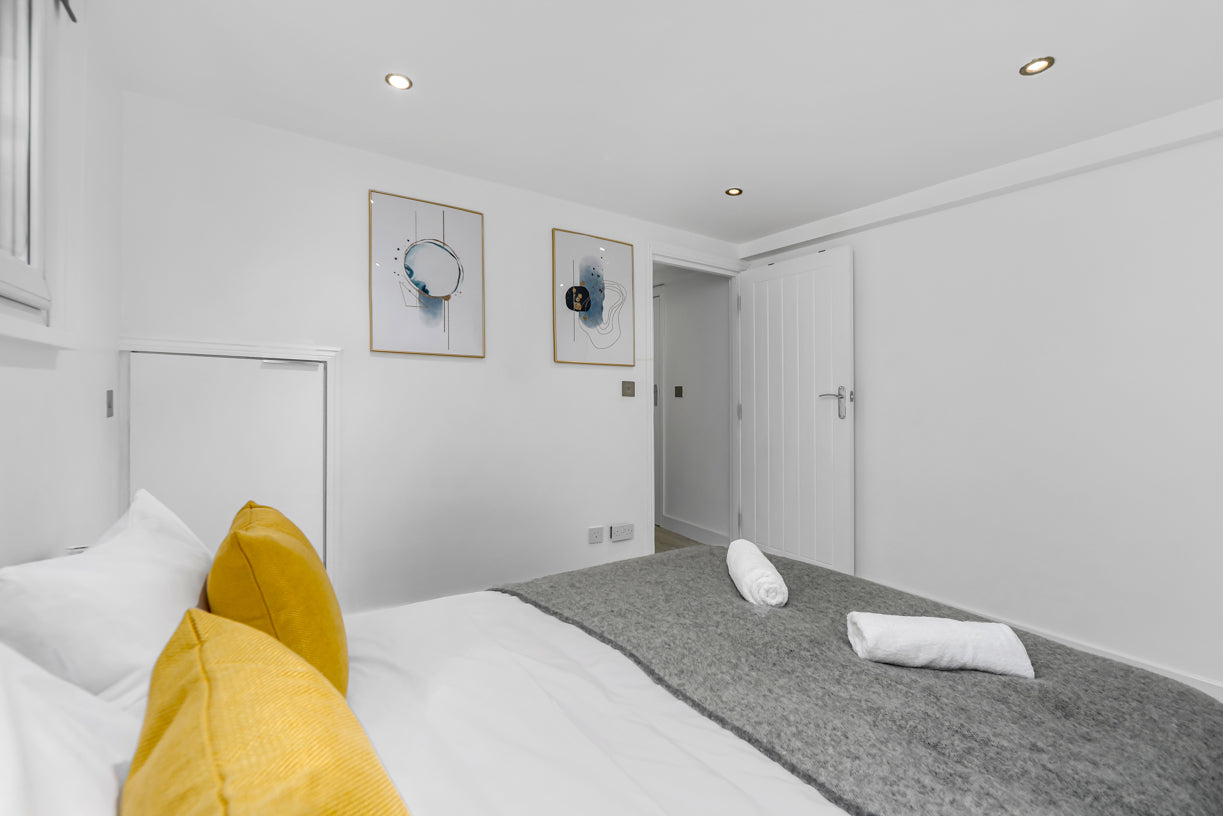 Kings Cross Charm: Simple and Cosy Flat