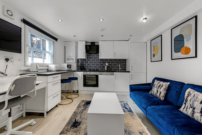 Kings Cross Charm: Simple and Cosy Flat