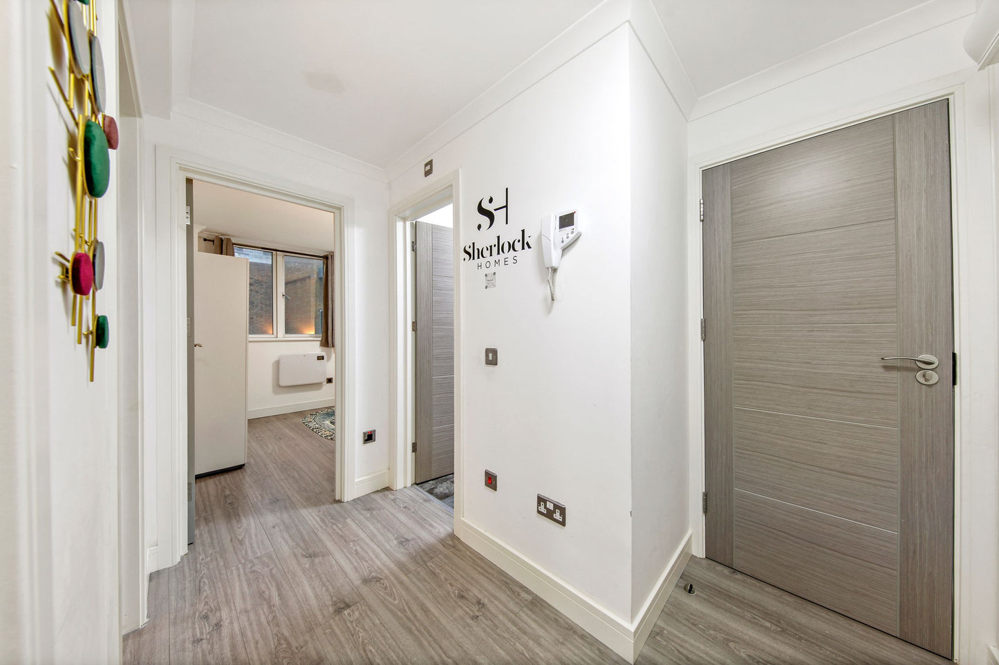 The Spacious Aldgate Apartment