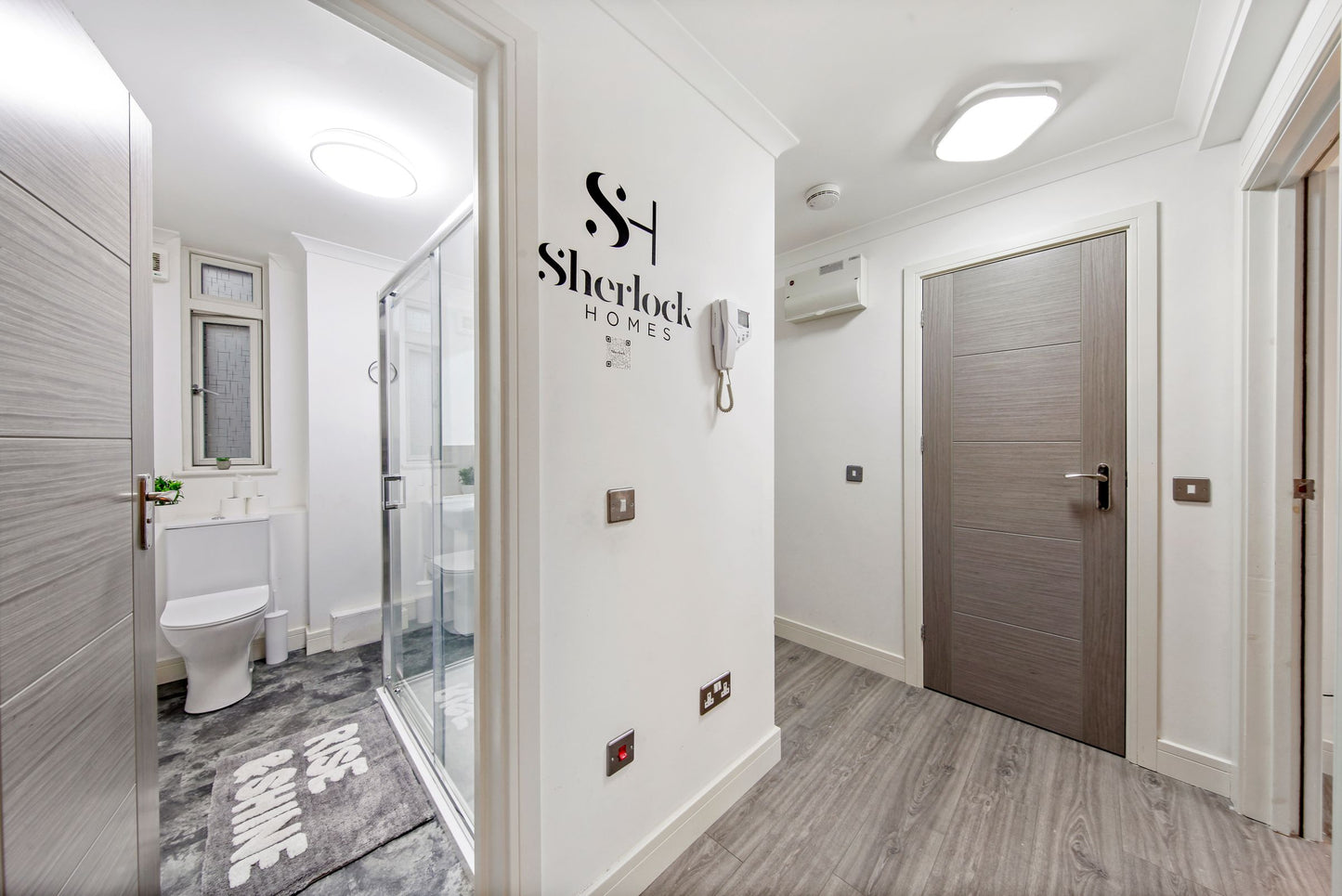 The Spacious Aldgate Apartment