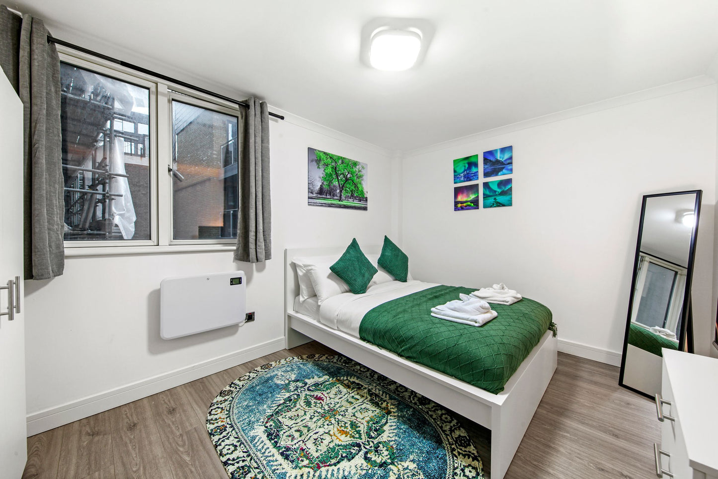 The Spacious Aldgate Apartment
