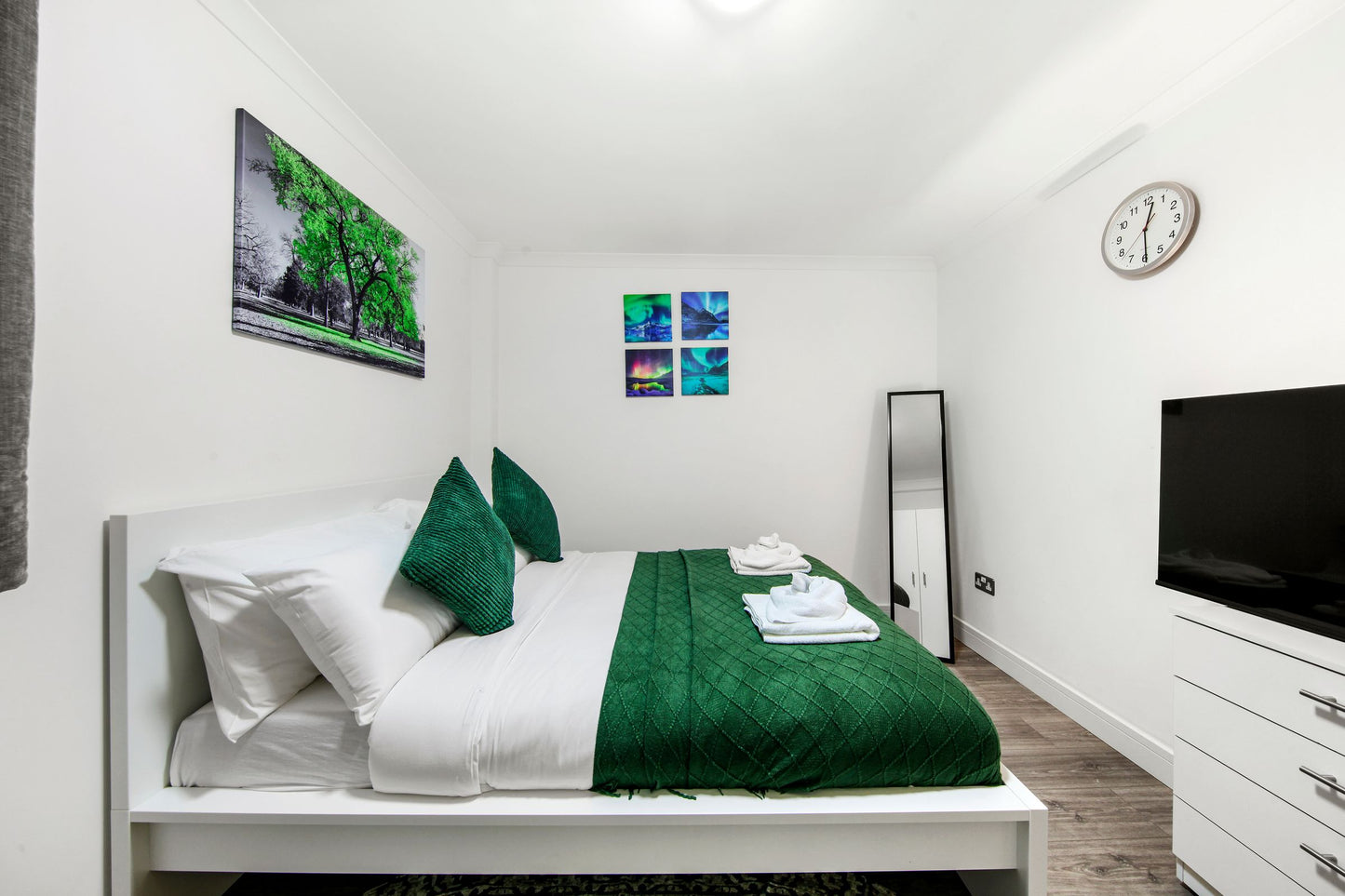 The Spacious Aldgate Apartment