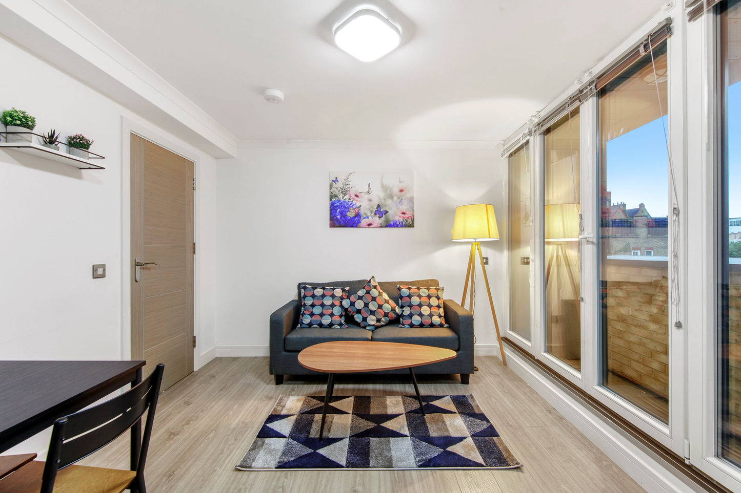 The Spacious Aldgate Apartment