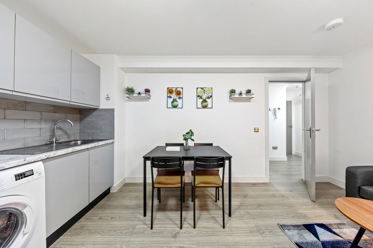 The Spacious Aldgate Apartment