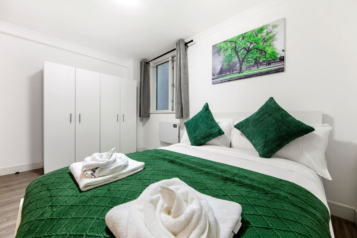 The Spacious Aldgate Apartment