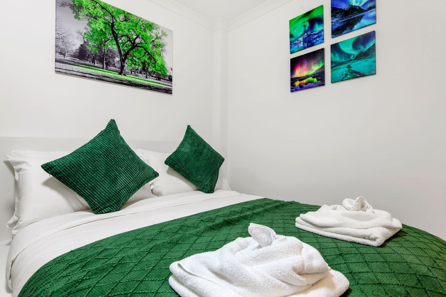 The Spacious Aldgate Apartment