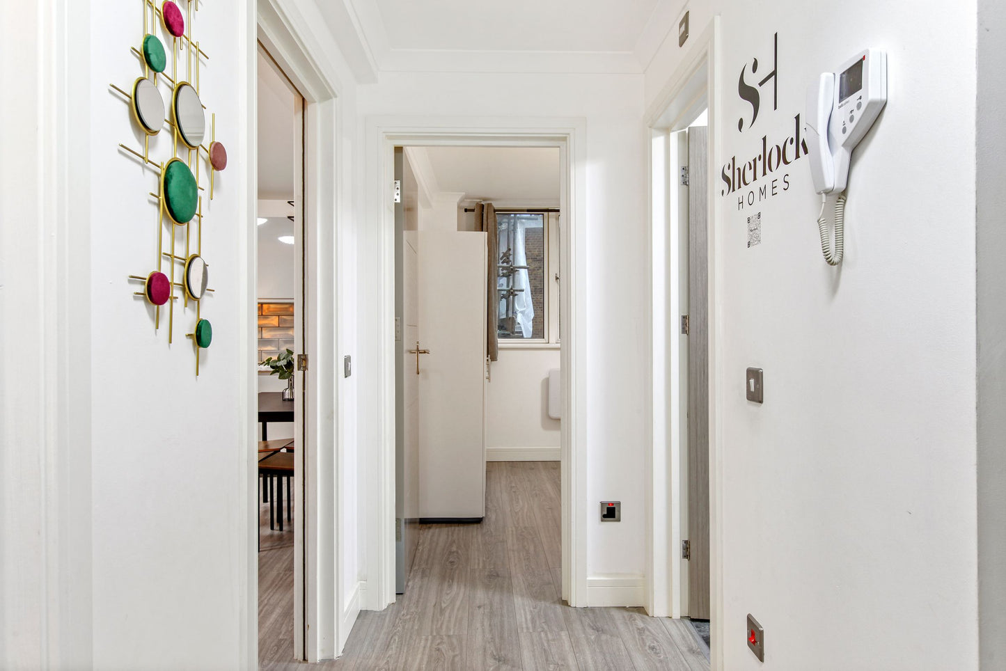 The Spacious Aldgate Apartment