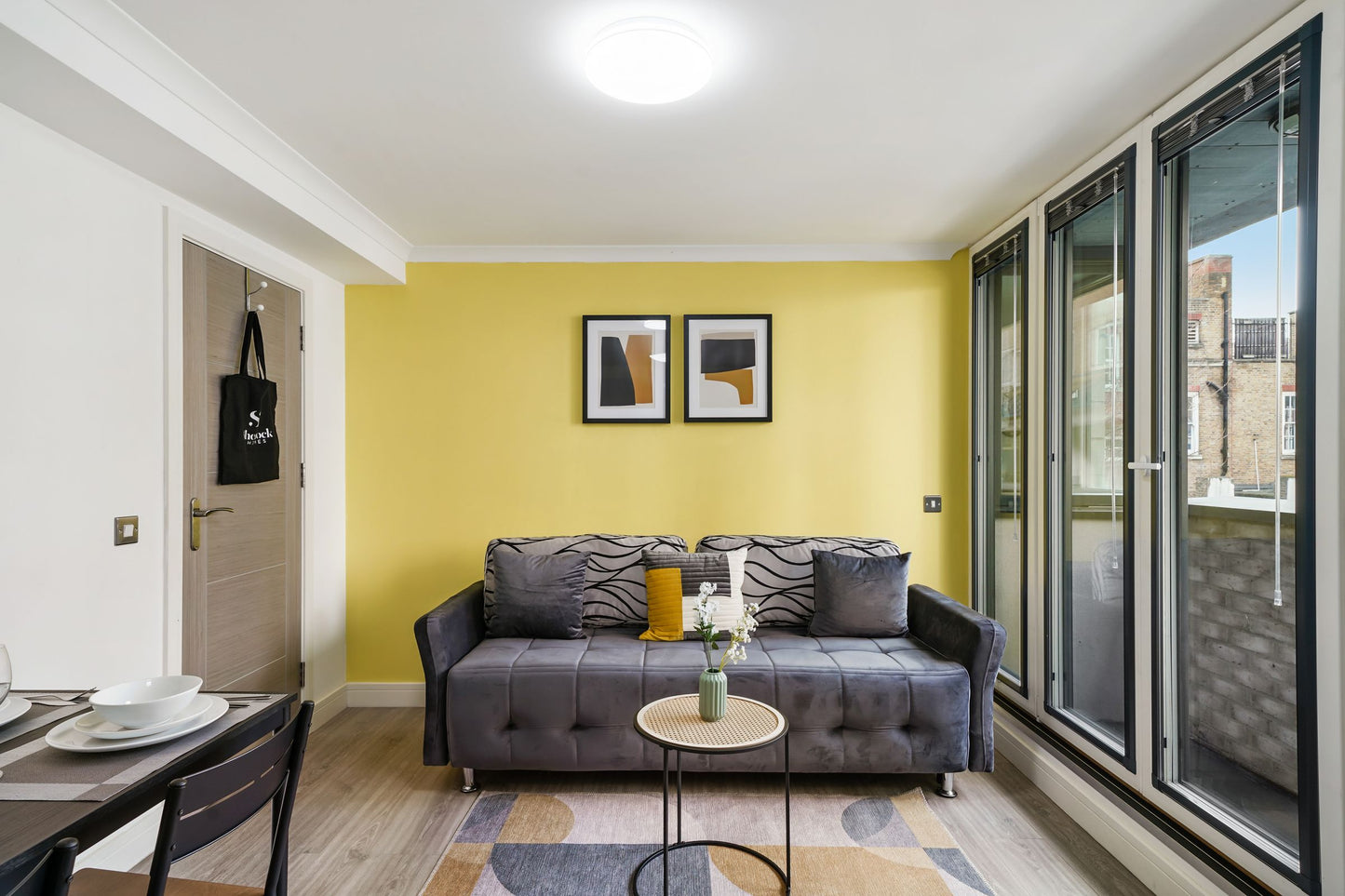 The Simple Apartment