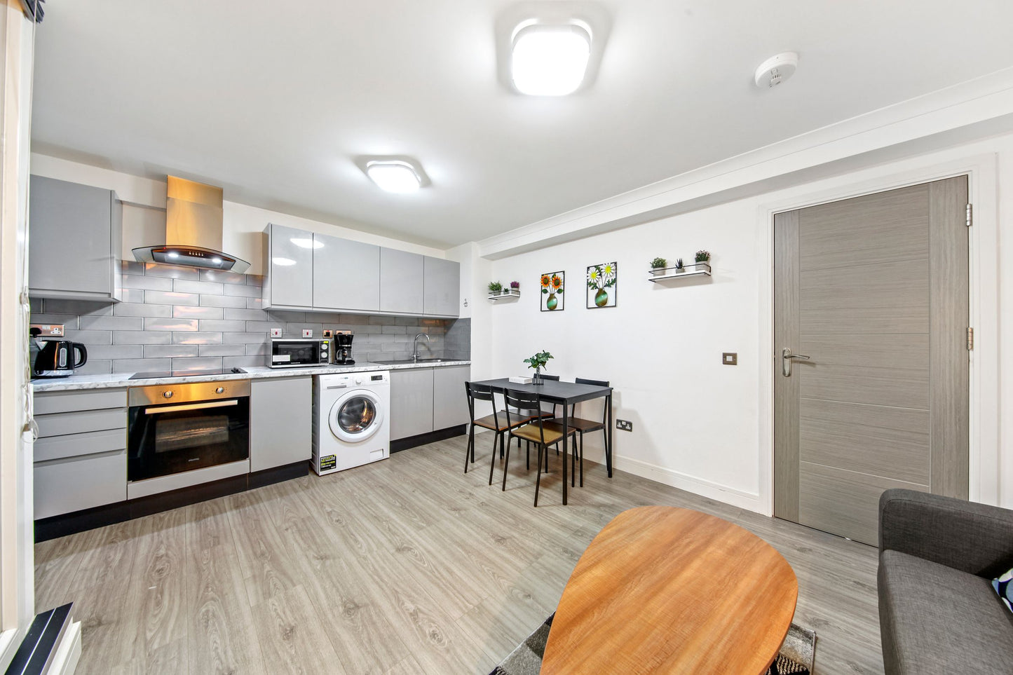 The Spacious Aldgate Apartment