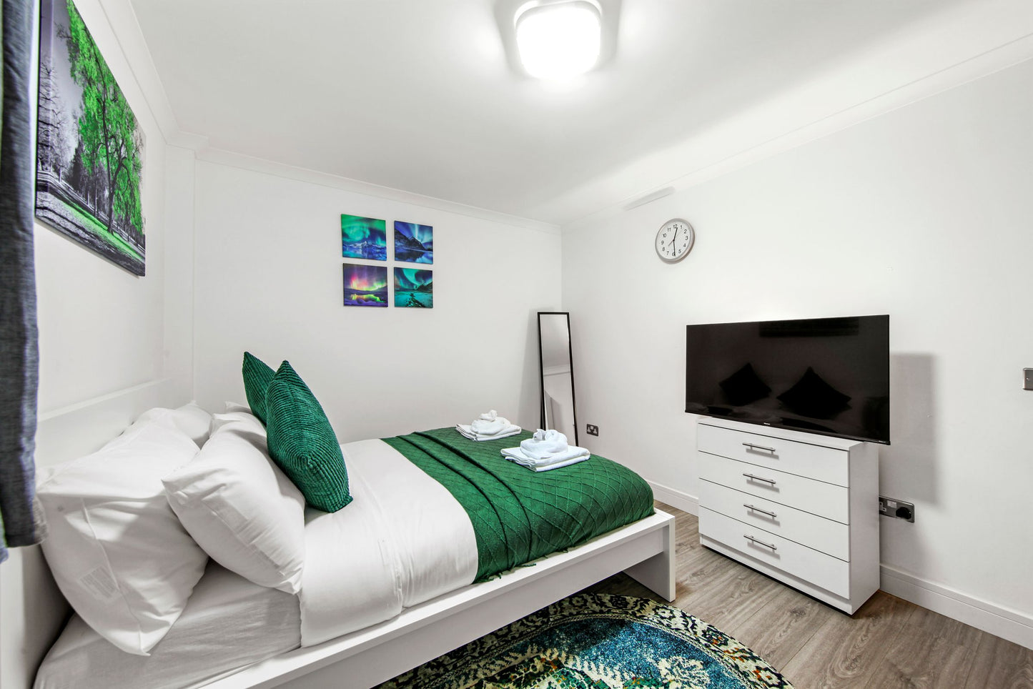 The Spacious Aldgate Apartment