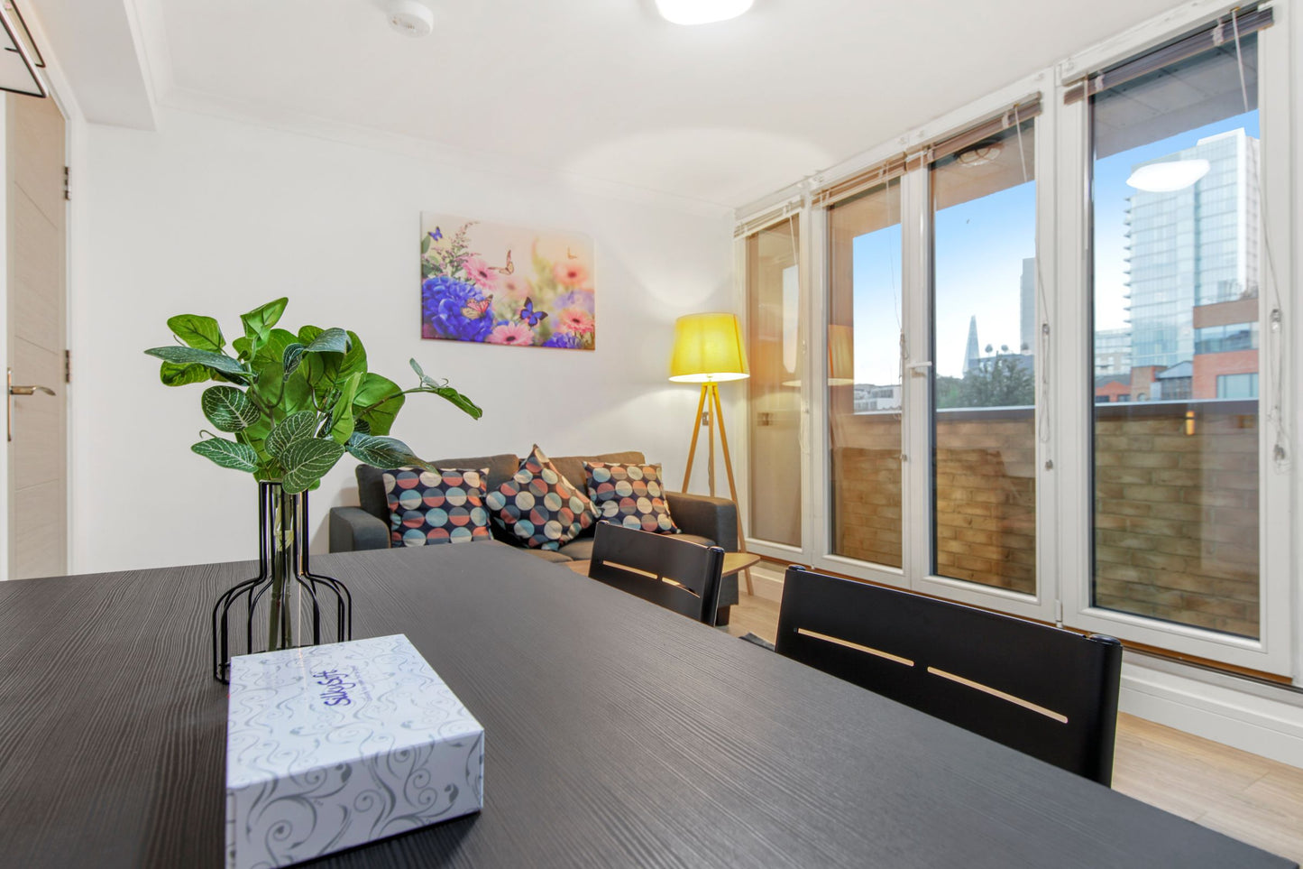 The Spacious Aldgate Apartment