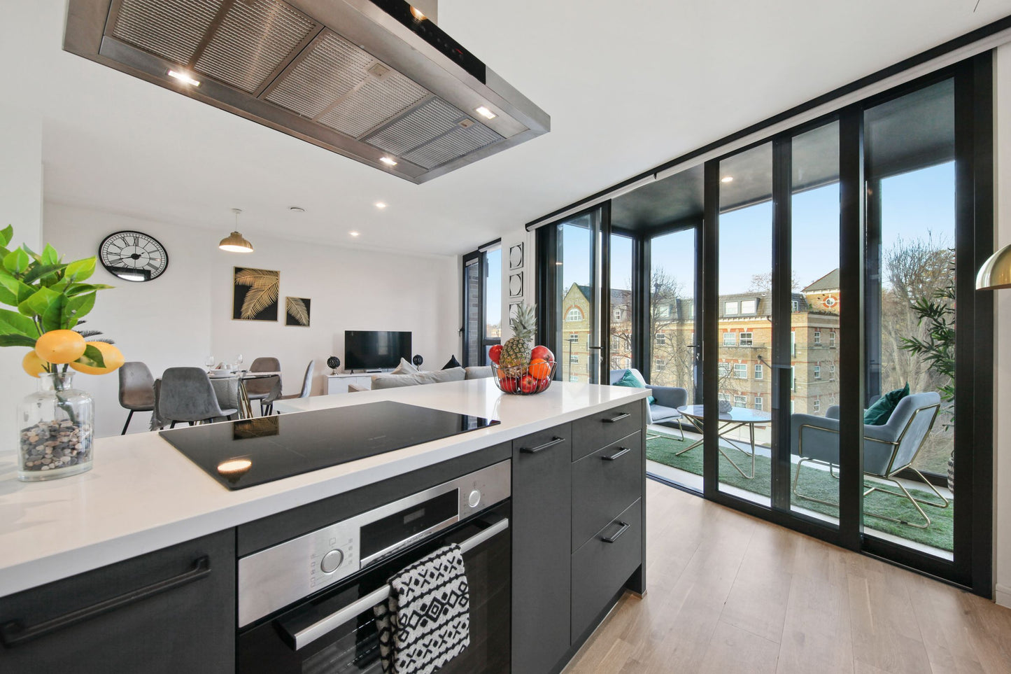 The Luxurious Vale in Acton , Balcony & En-suite