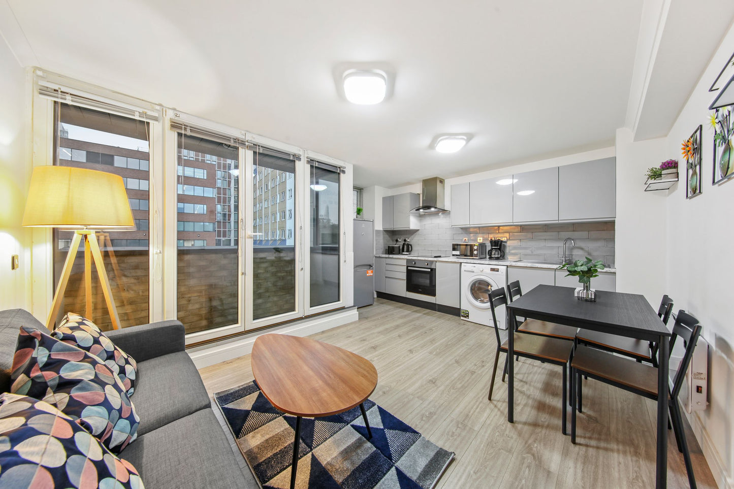 The Spacious Aldgate Apartment