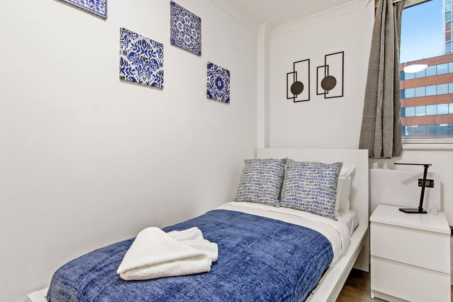 The Spacious Aldgate Apartment