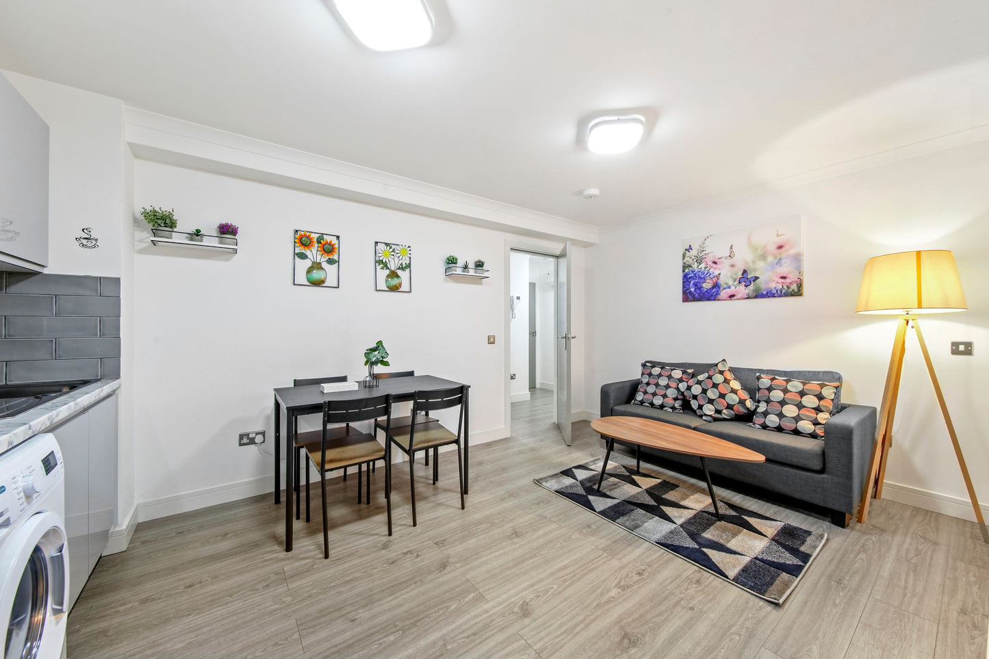 The Spacious Aldgate Apartment