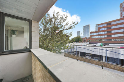 Modern Apartment in Heart of East End