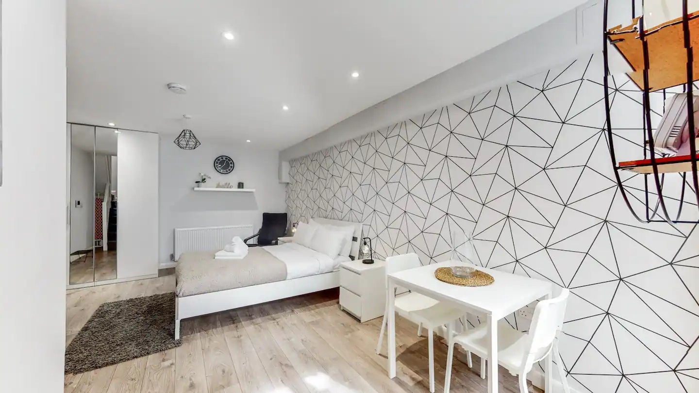 Spacious and Quiet Studio