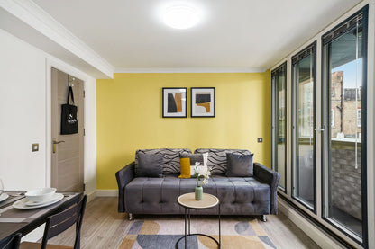 The Simple Apartment
